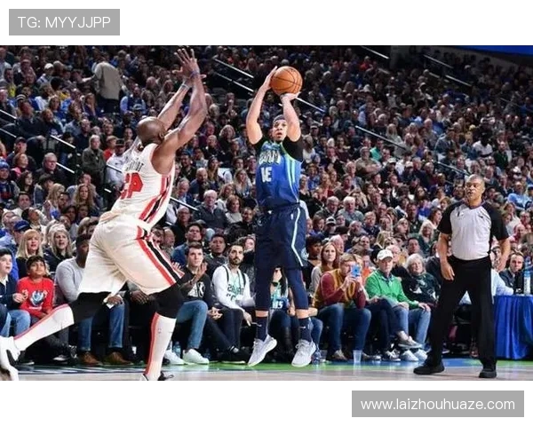 独行侠挑战快船 全新对决引爆NBA季后赛激烈战火